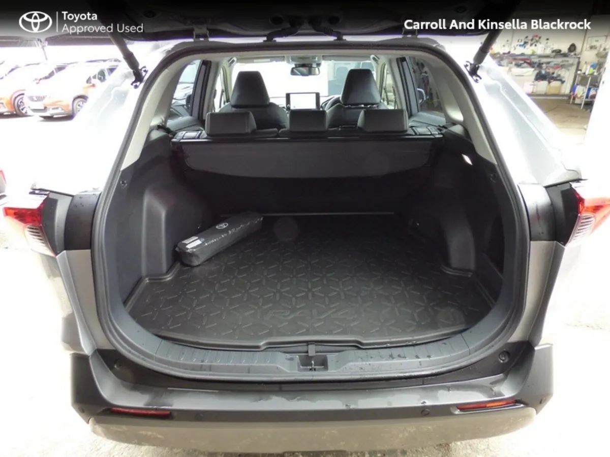 Toyota RAV4 SUV, Petrol Hybrid, 2025, Silver