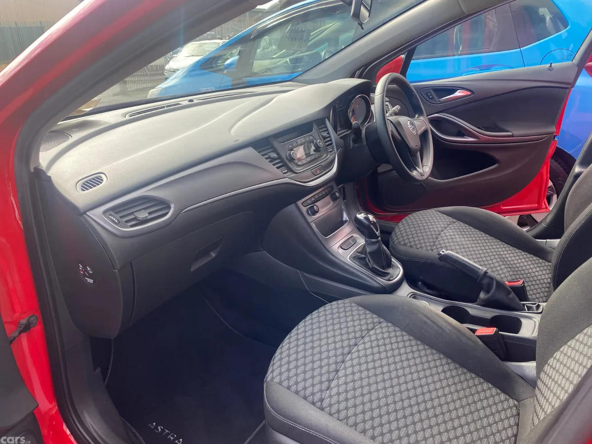 Opel Astra Hatchback, Petrol, 2018, Red