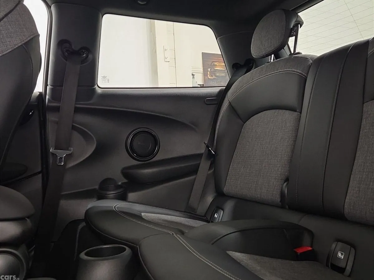 Mini Cooper Hatchback, Electric, 2023, Black