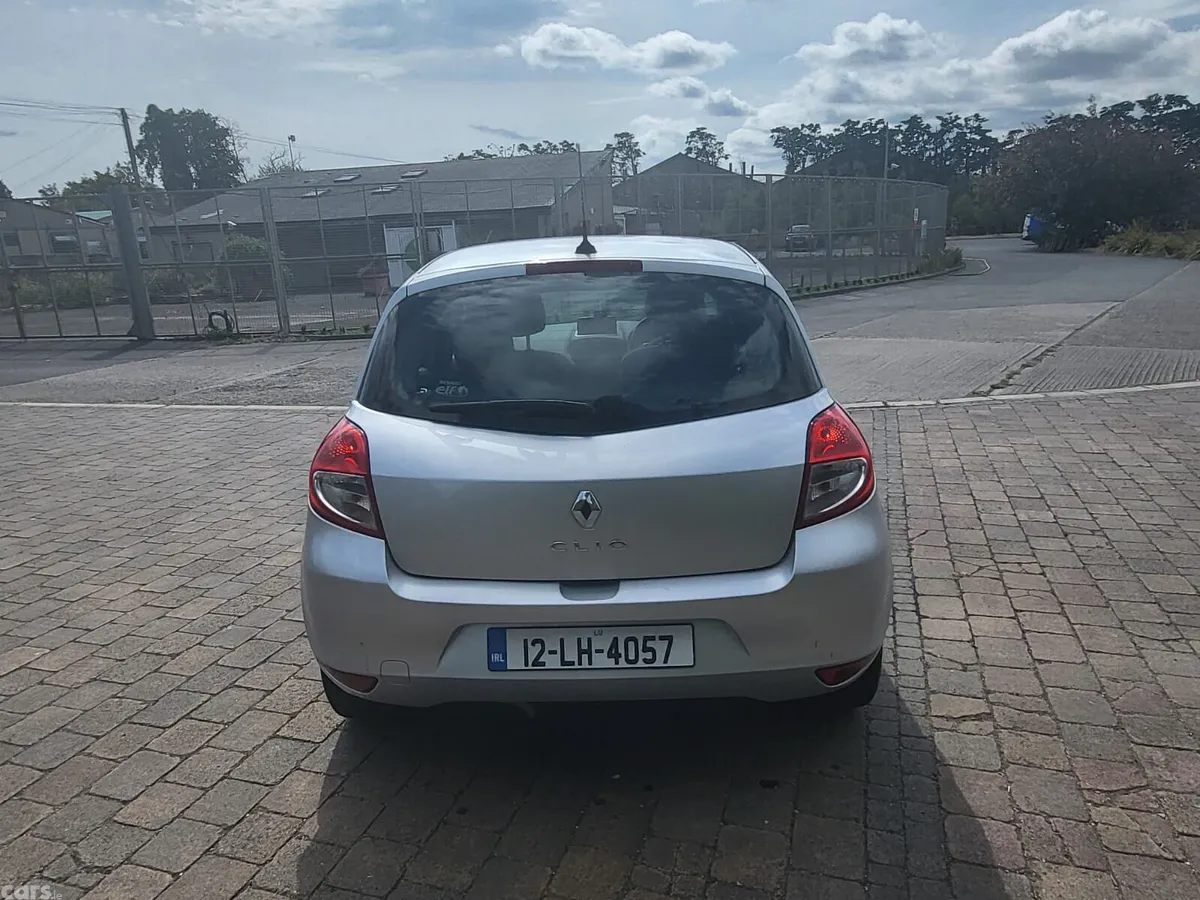 Renault Clio Hatchback, Petrol, 2012, Silver