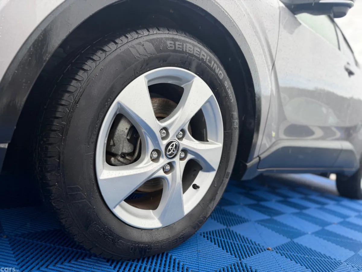 Toyota C-HR SUV, Petrol Hybrid, 2019, Silver