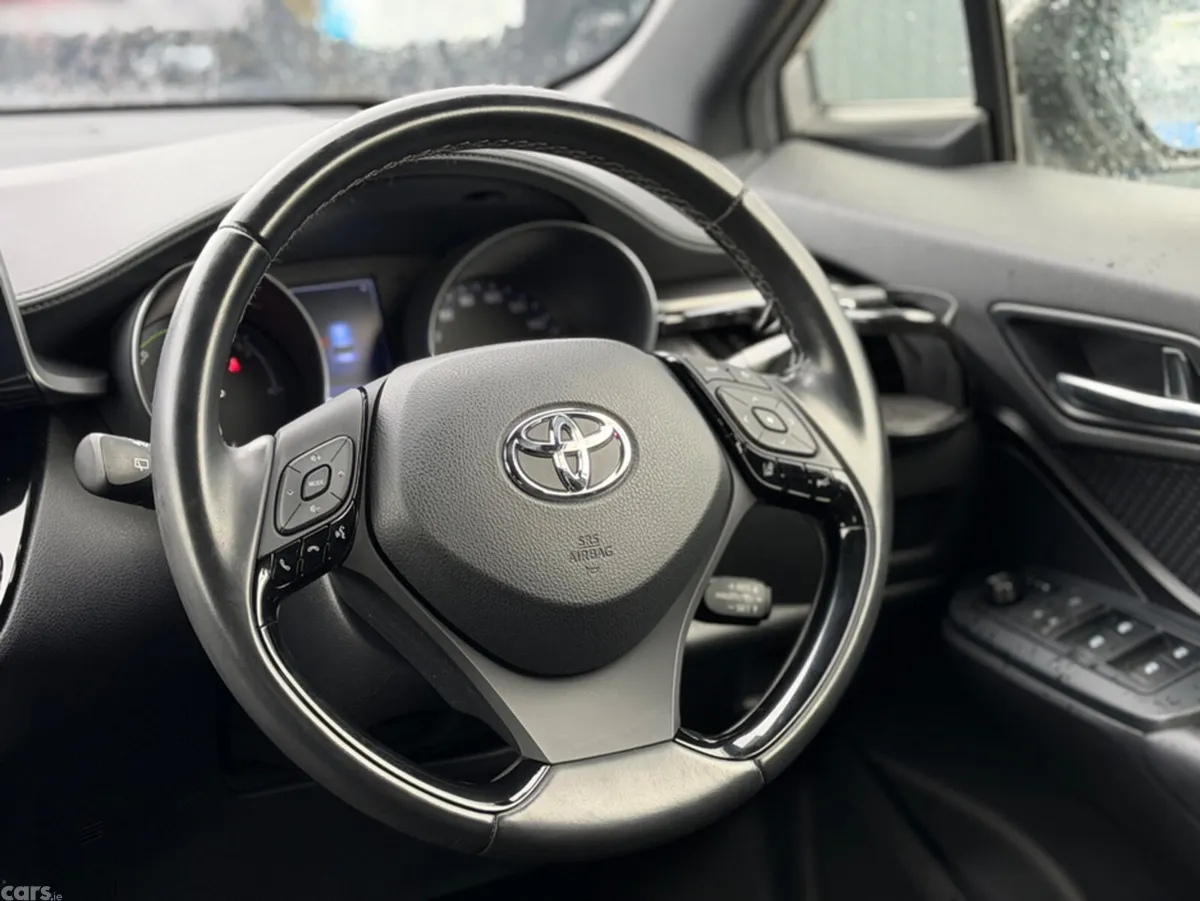 Toyota C-HR SUV, Petrol Hybrid, 2019, Silver