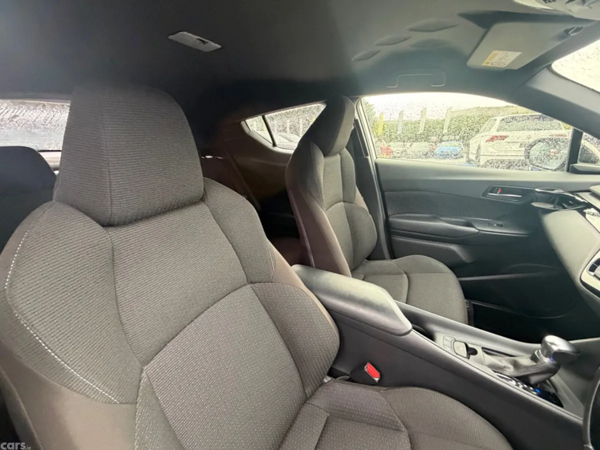 Toyota C-HR SUV, Petrol Hybrid, 2019, Silver