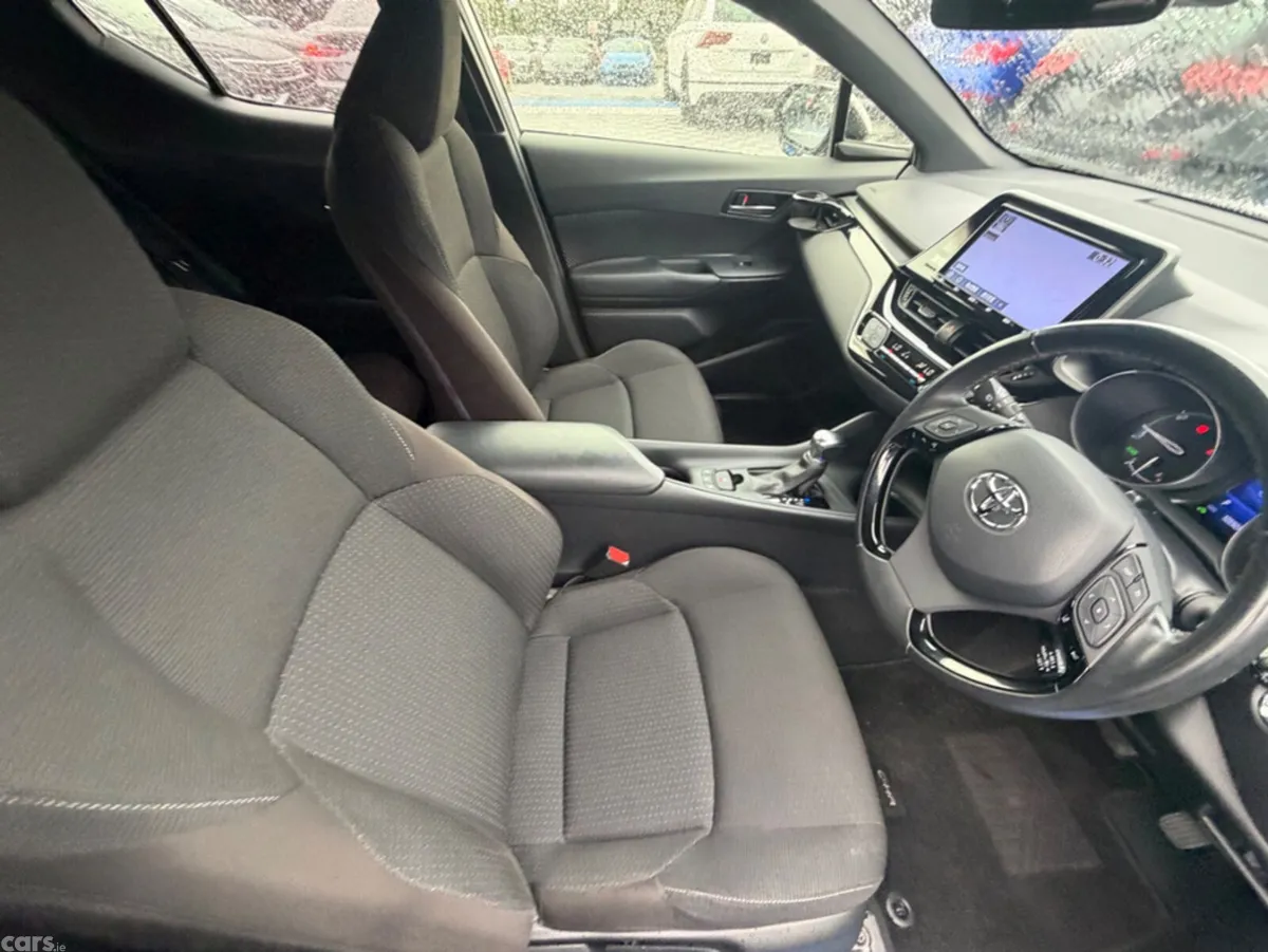 Toyota C-HR SUV, Petrol Hybrid, 2019, Silver