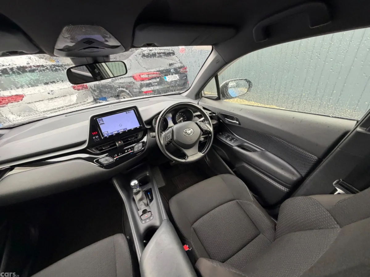 Toyota C-HR SUV, Petrol Hybrid, 2019, Silver