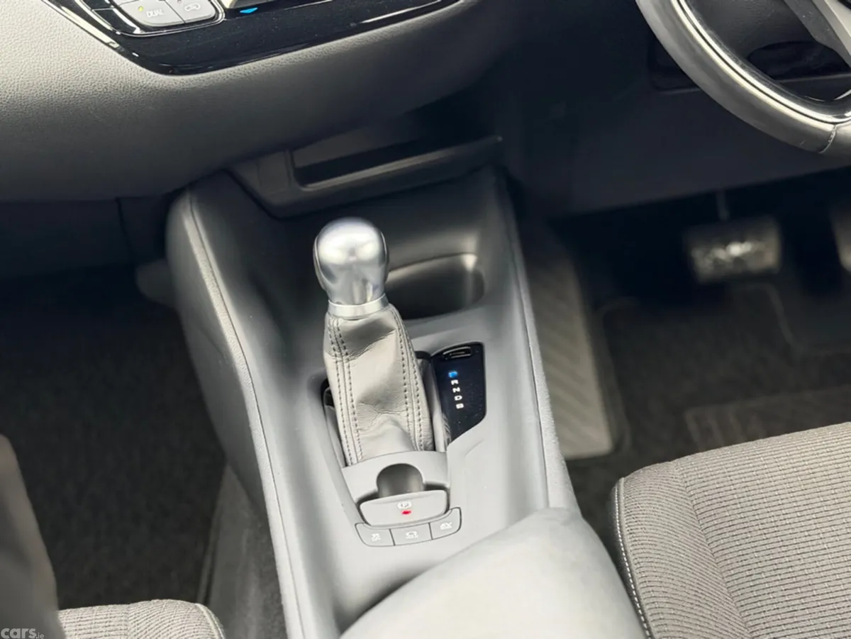Toyota C-HR SUV, Petrol Hybrid, 2019, Silver