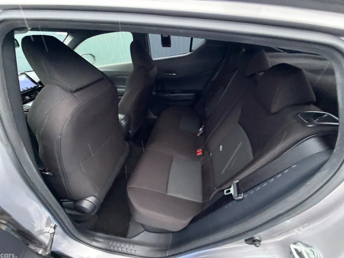 Toyota C-HR SUV, Petrol Hybrid, 2019, Silver