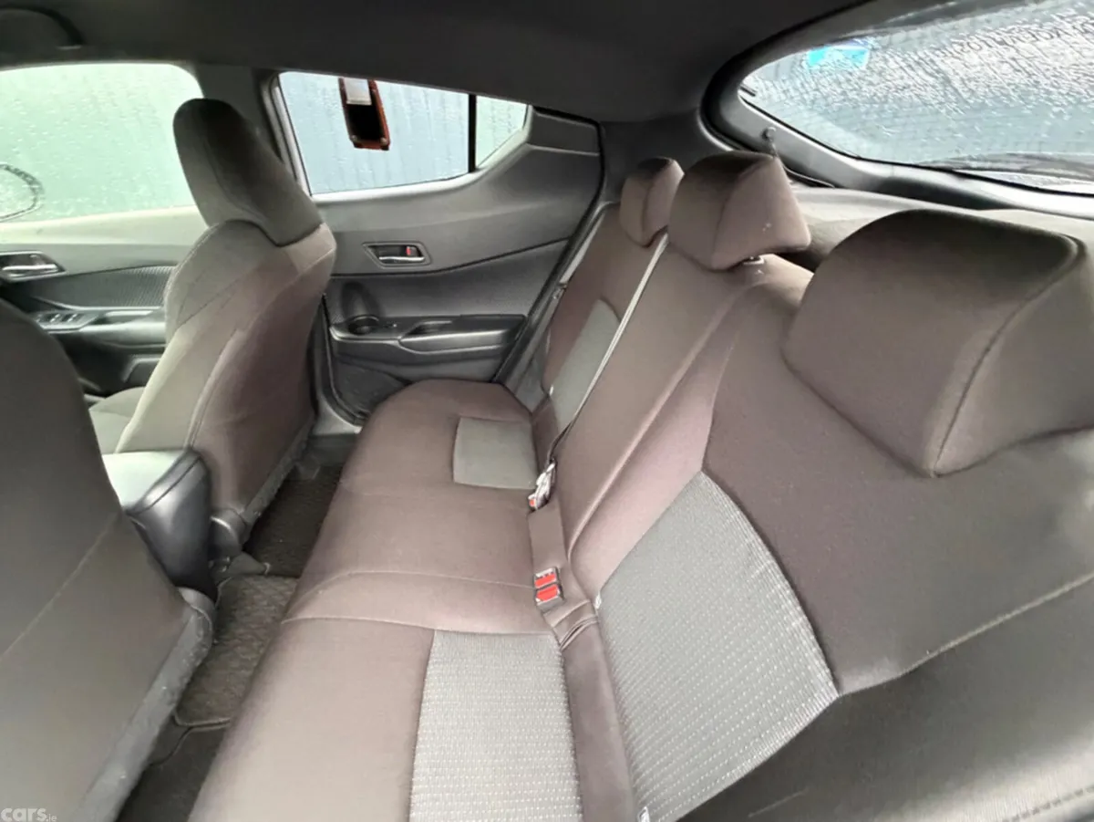 Toyota C-HR SUV, Petrol Hybrid, 2019, Silver