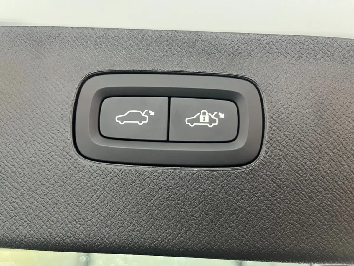 Volvo XC90 SUV, Petrol Plug-in Hybrid, 2023, White
