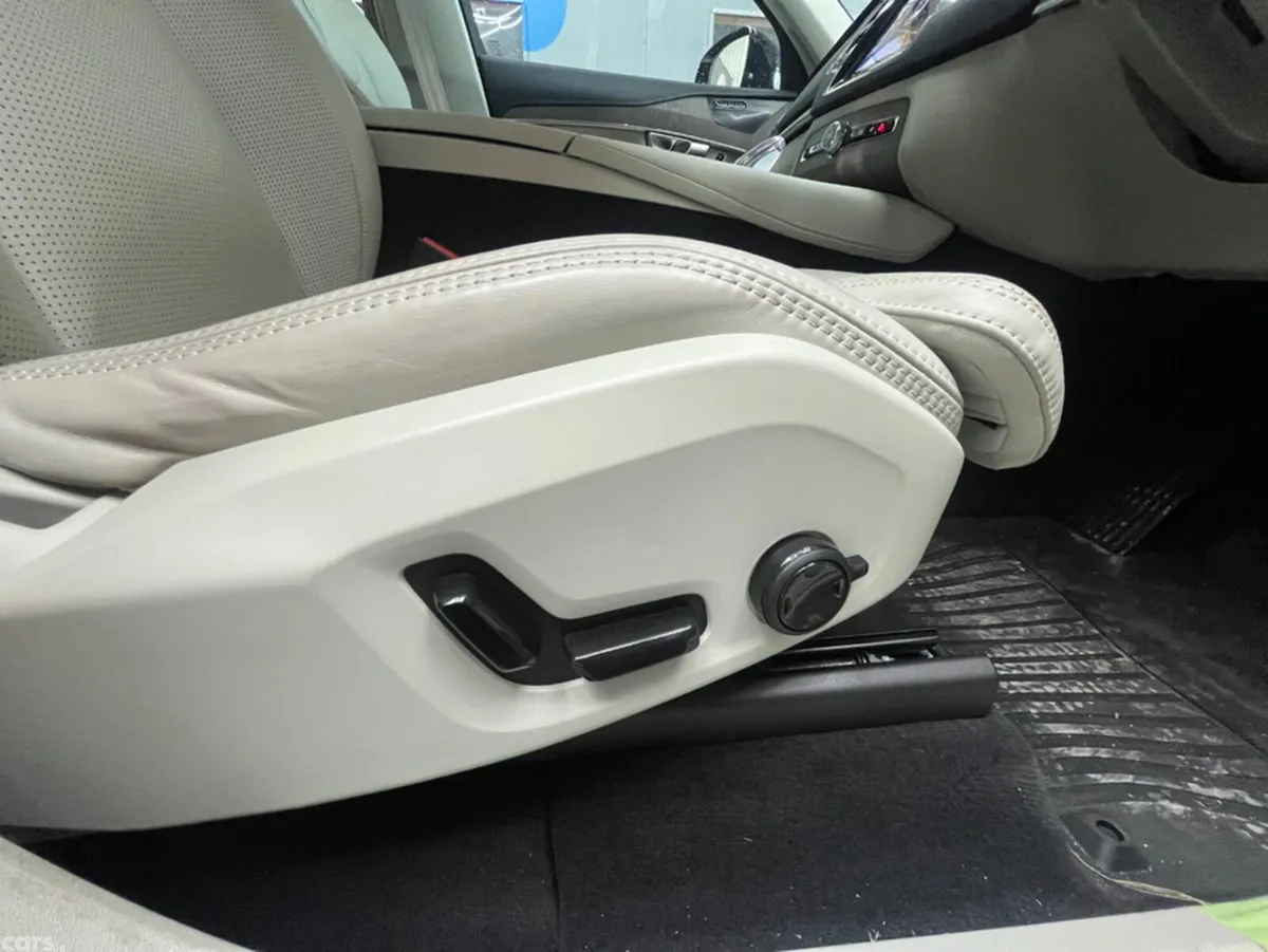Volvo XC90 SUV, Petrol Plug-in Hybrid, 2023, White