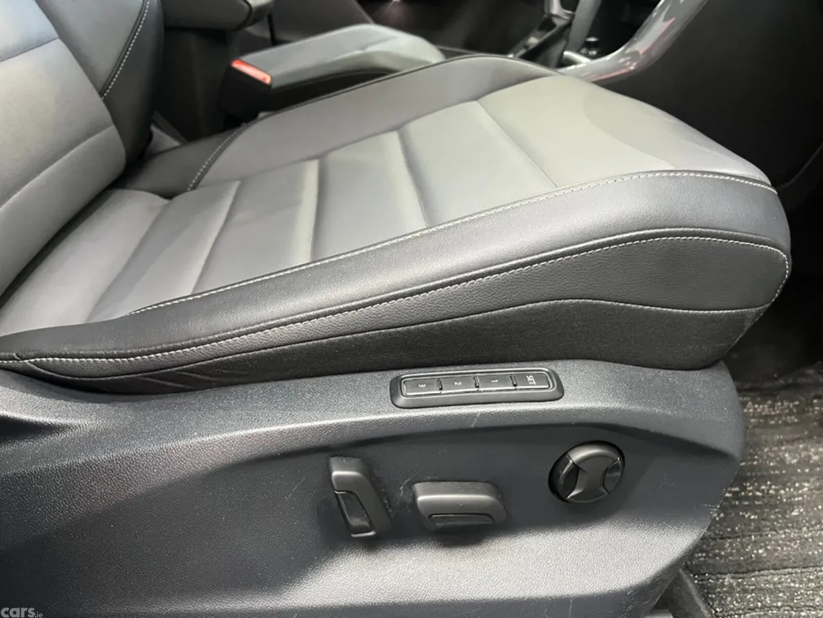 Volkswagen T-Roc SUV, Diesel, 2023, White