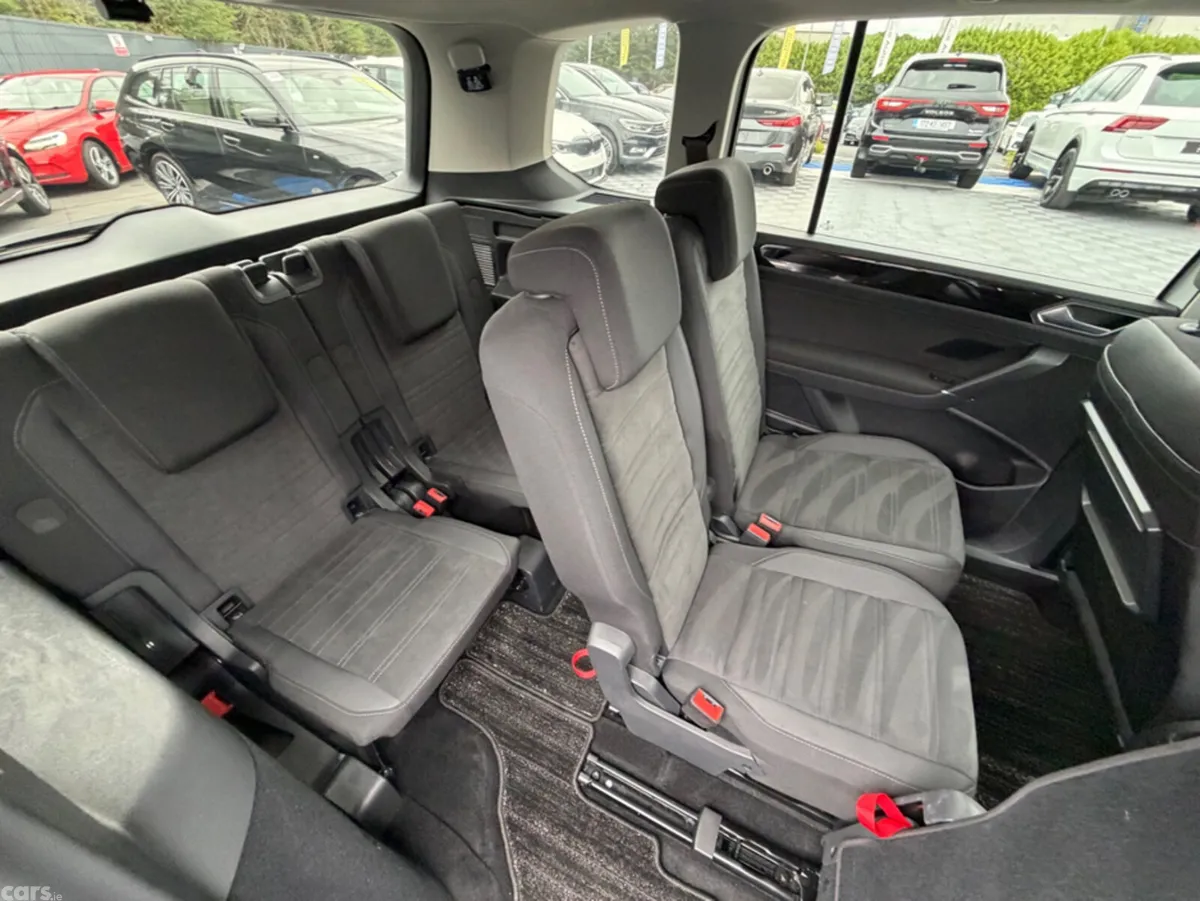 Volkswagen Touran MPV, Diesel, 2019, White