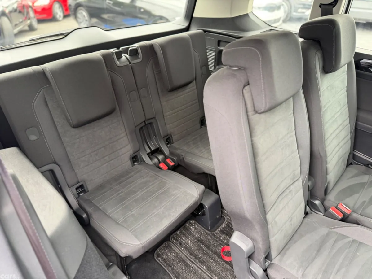 Volkswagen Touran MPV, Diesel, 2019, White