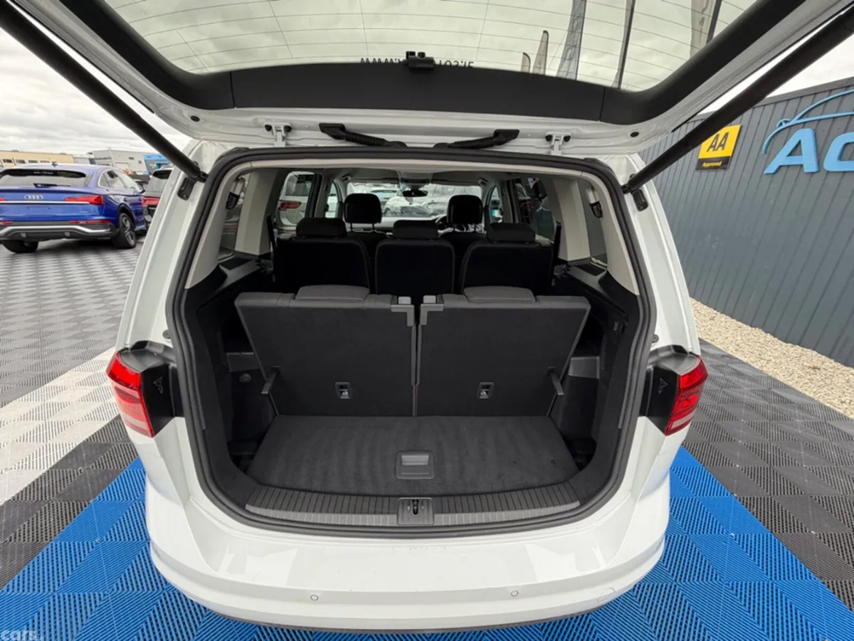 Volkswagen Touran MPV, Diesel, 2019, White