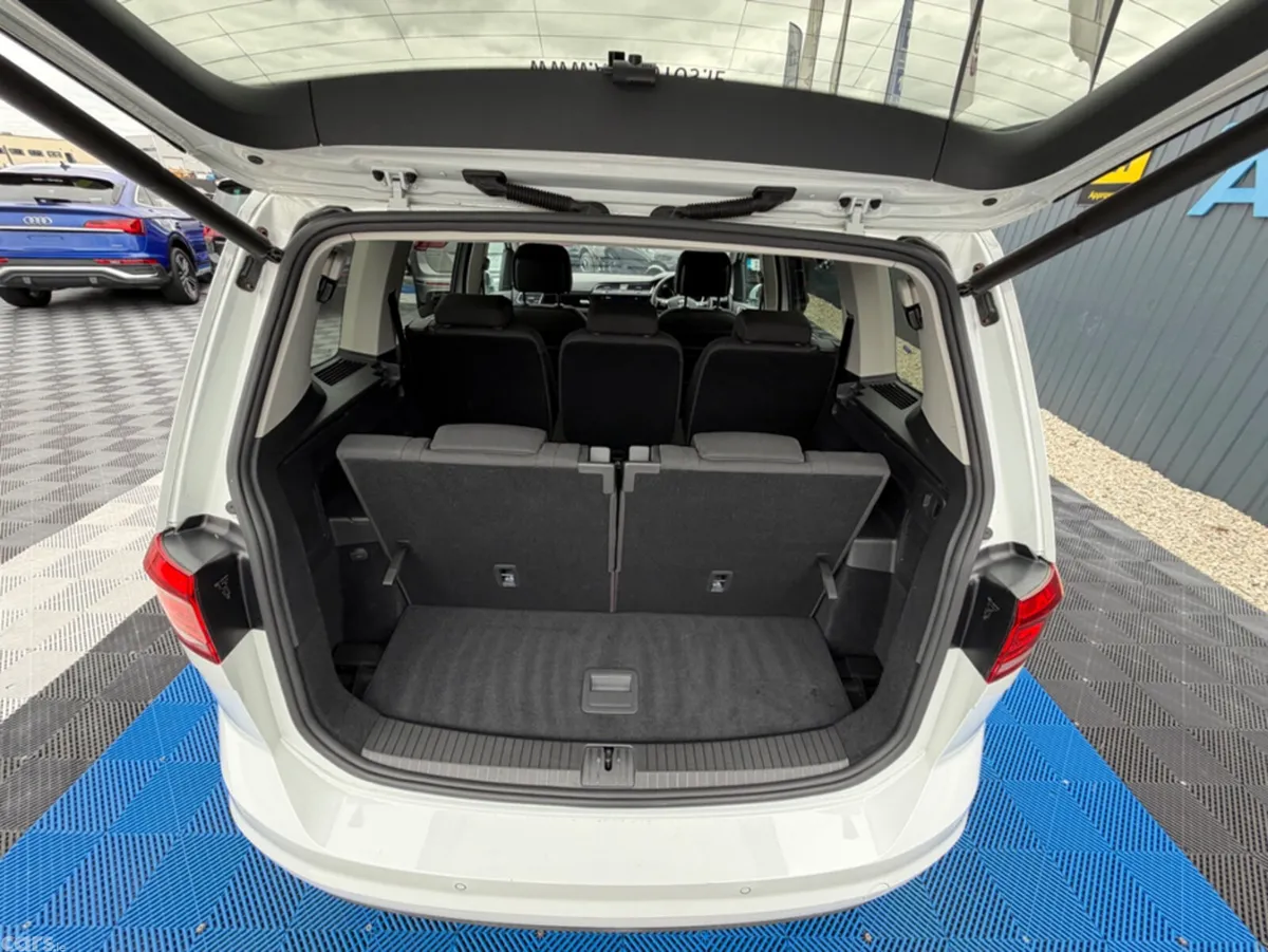 Volkswagen Touran MPV, Diesel, 2019, White