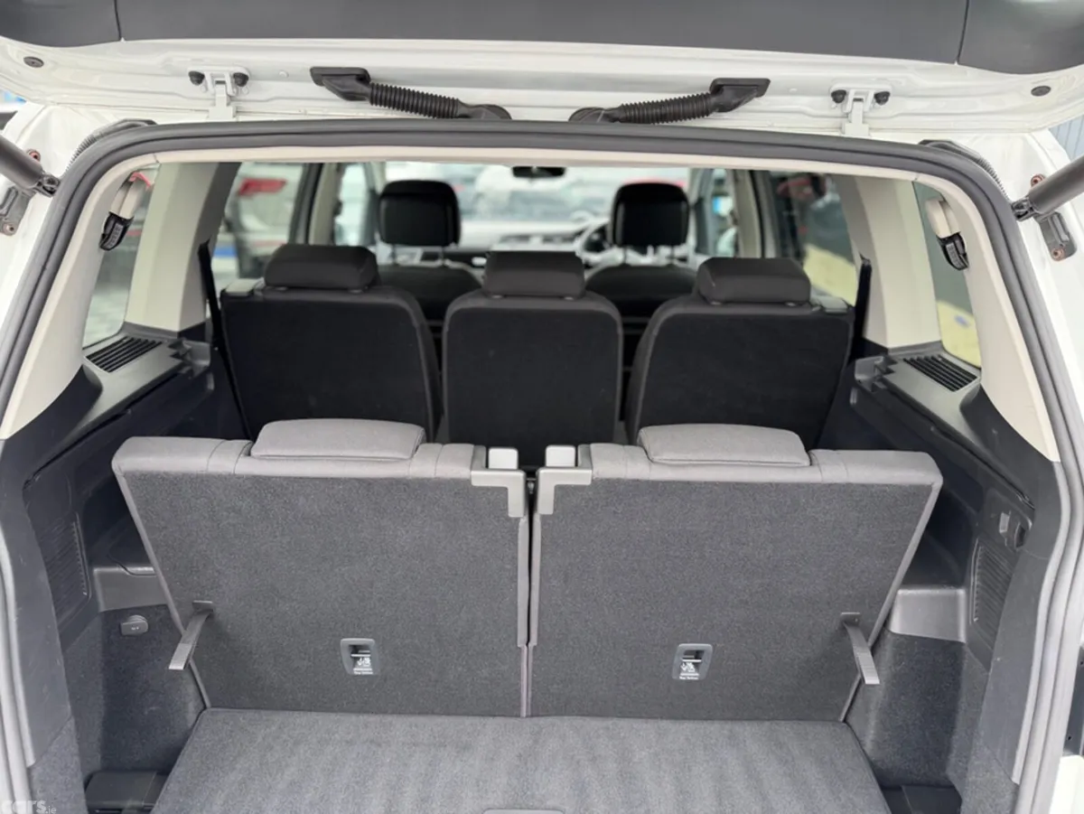 Volkswagen Touran MPV, Diesel, 2019, White