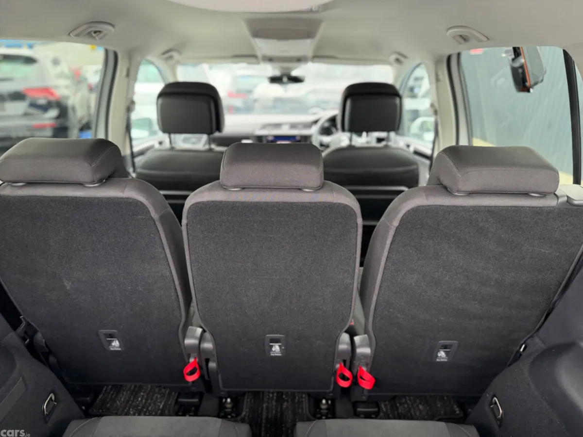 Volkswagen Touran MPV, Diesel, 2019, White
