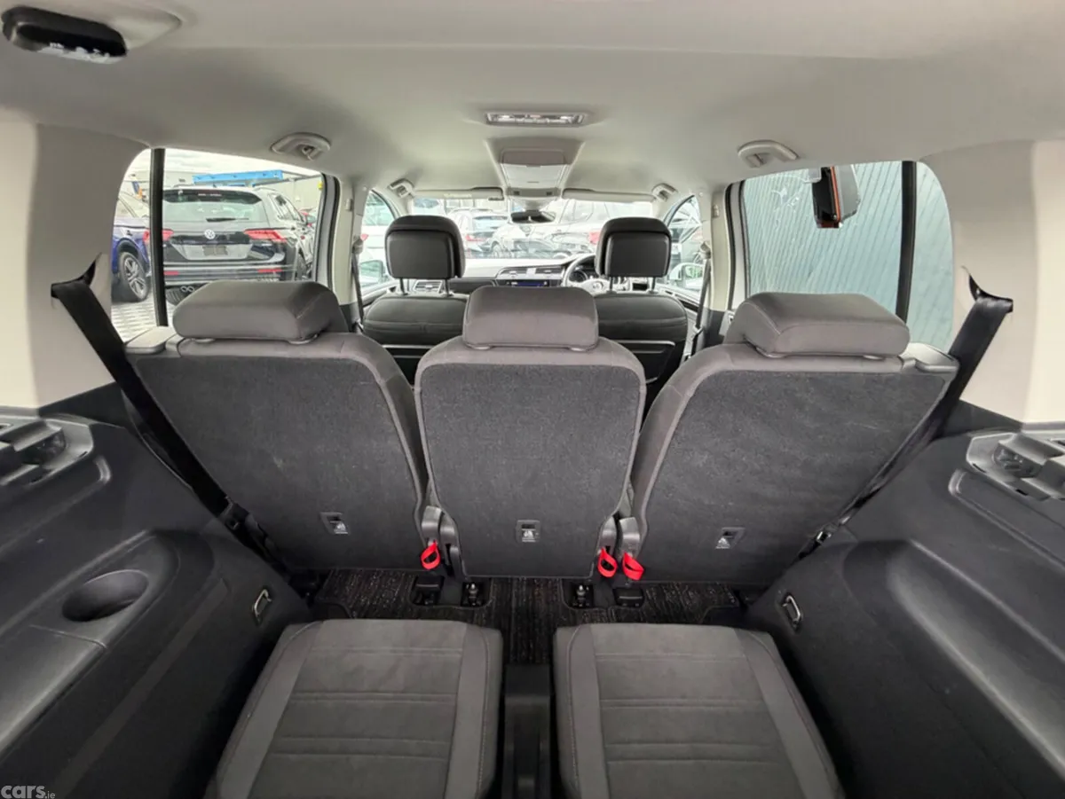 Volkswagen Touran MPV, Diesel, 2019, White