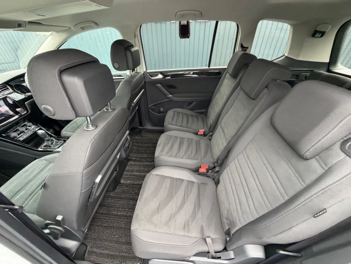 Volkswagen Touran MPV, Diesel, 2019, White
