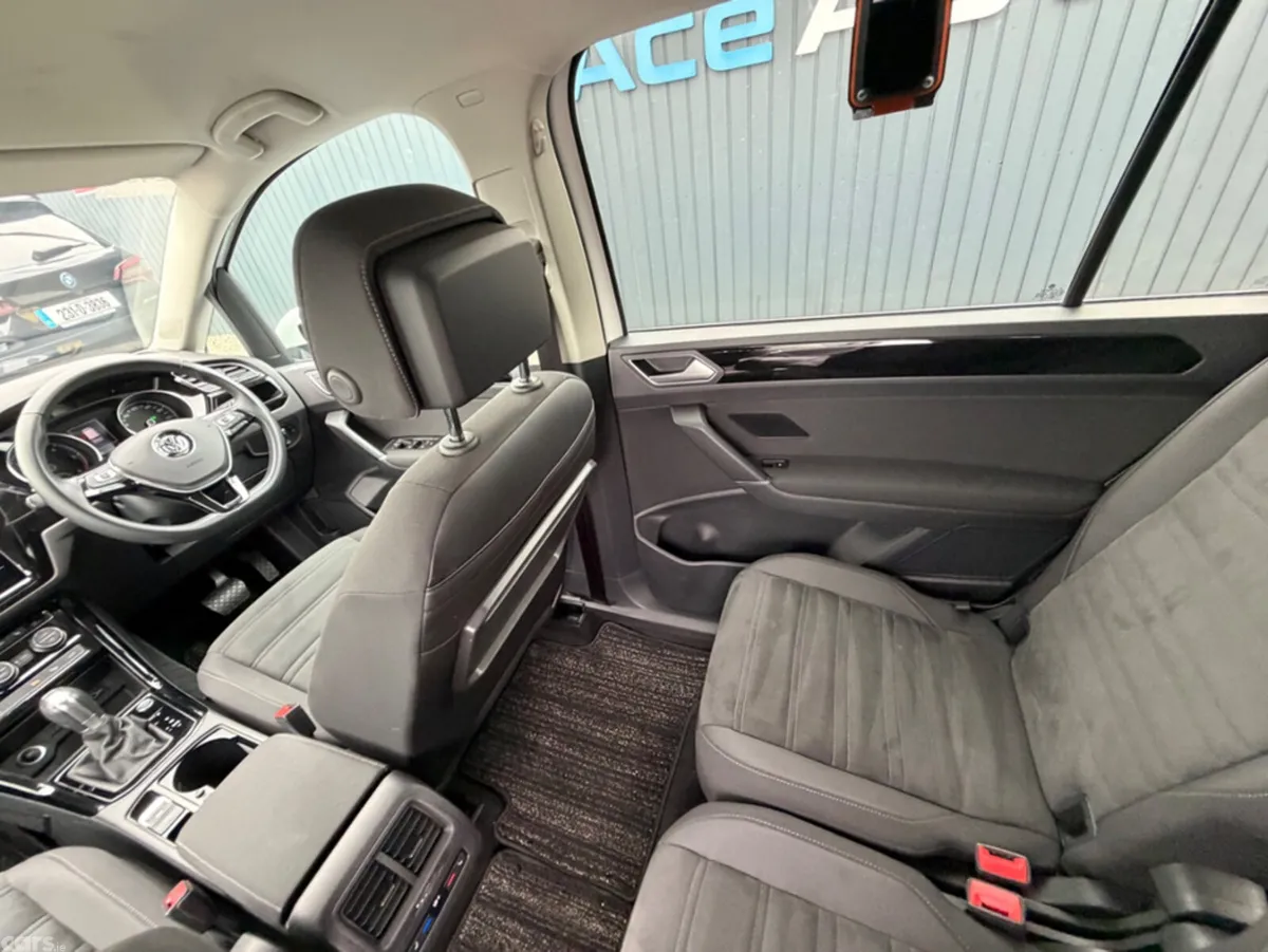 Volkswagen Touran MPV, Diesel, 2019, White