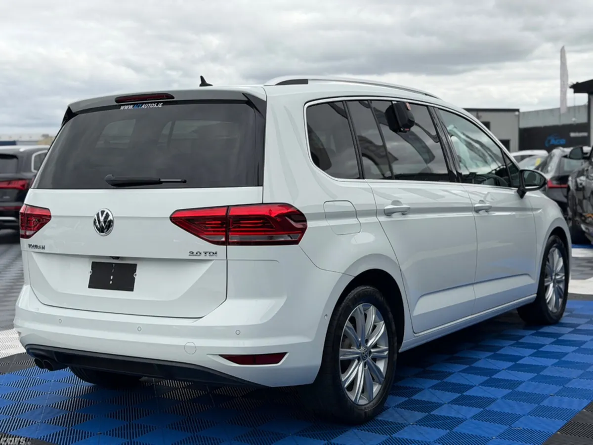 Volkswagen Touran MPV, Diesel, 2019, White