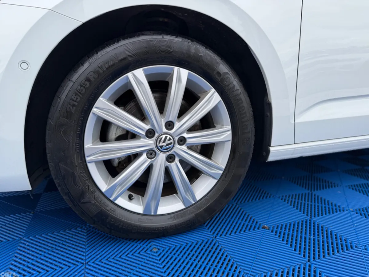 Volkswagen Touran MPV, Diesel, 2019, White