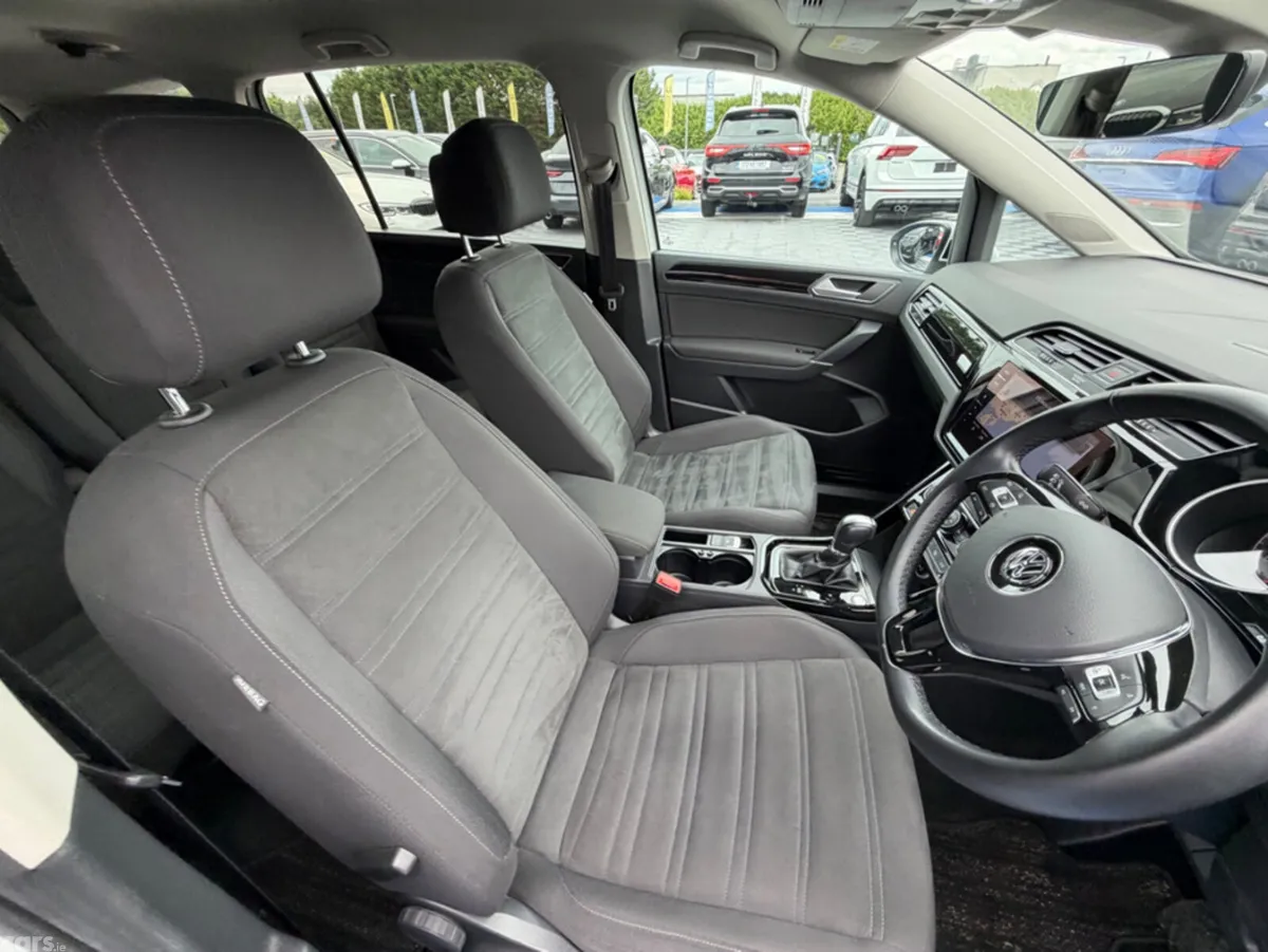 Volkswagen Touran MPV, Diesel, 2019, White