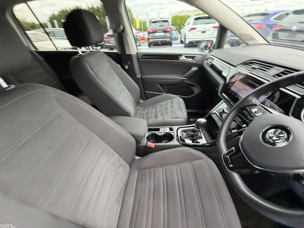 Volkswagen Touran MPV, Diesel, 2019, White