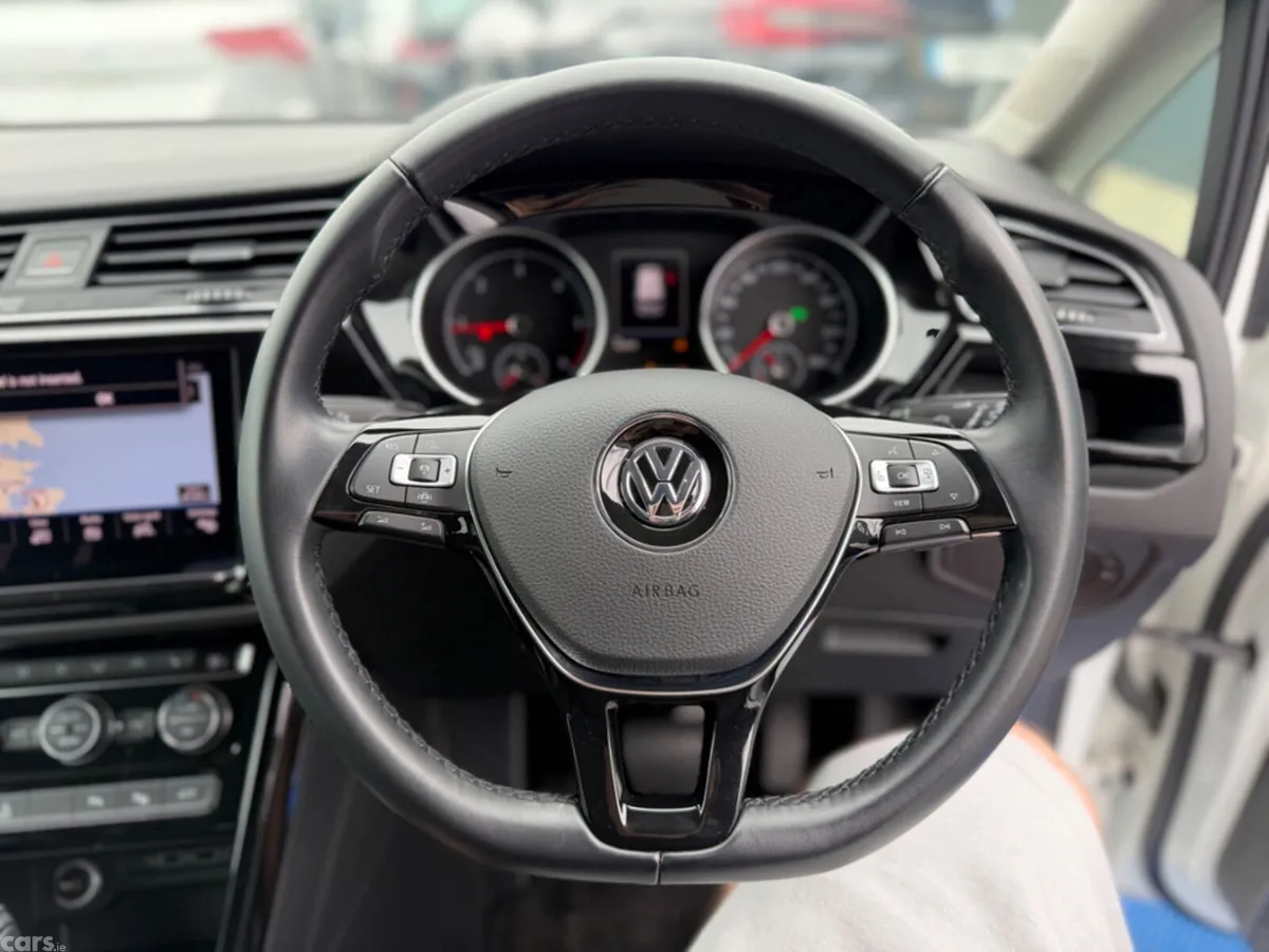 Volkswagen Touran MPV, Diesel, 2019, White