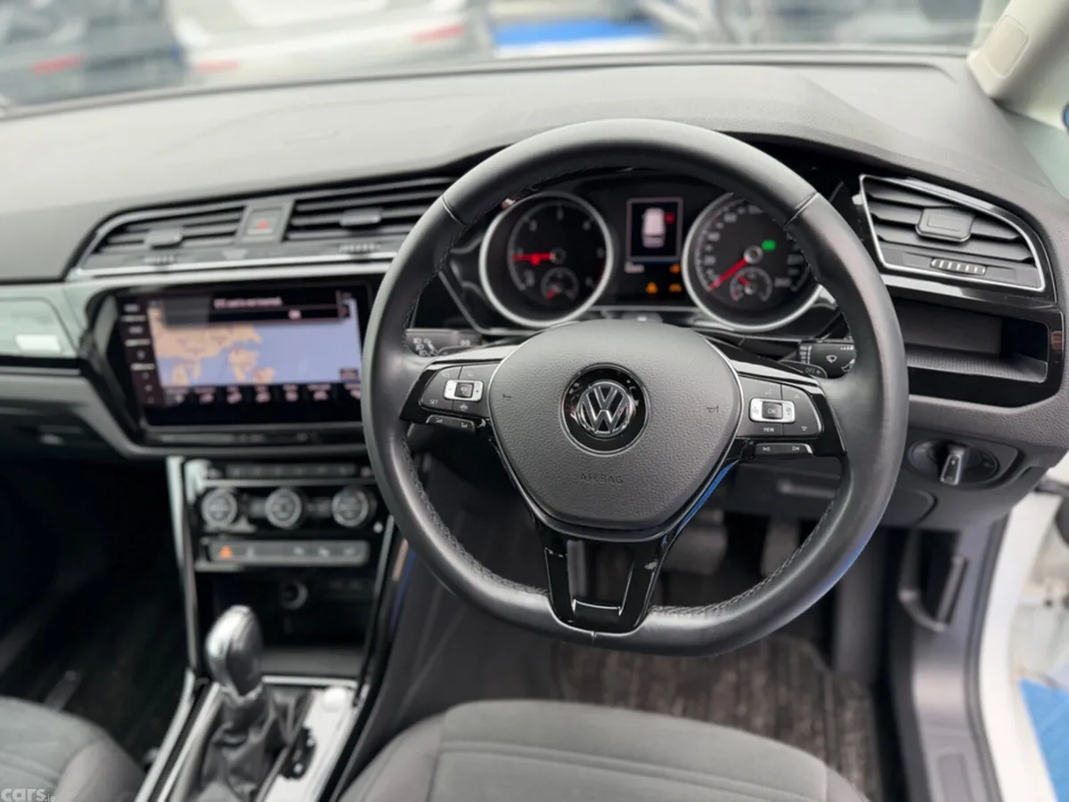 Volkswagen Touran MPV, Diesel, 2019, White