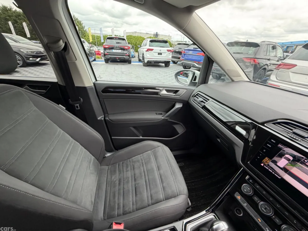 Volkswagen Touran MPV, Diesel, 2019, White