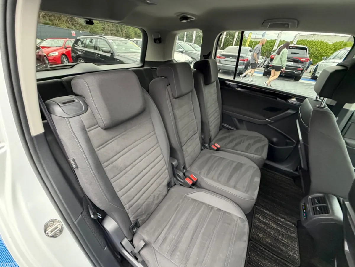 Volkswagen Touran MPV, Diesel, 2019, White