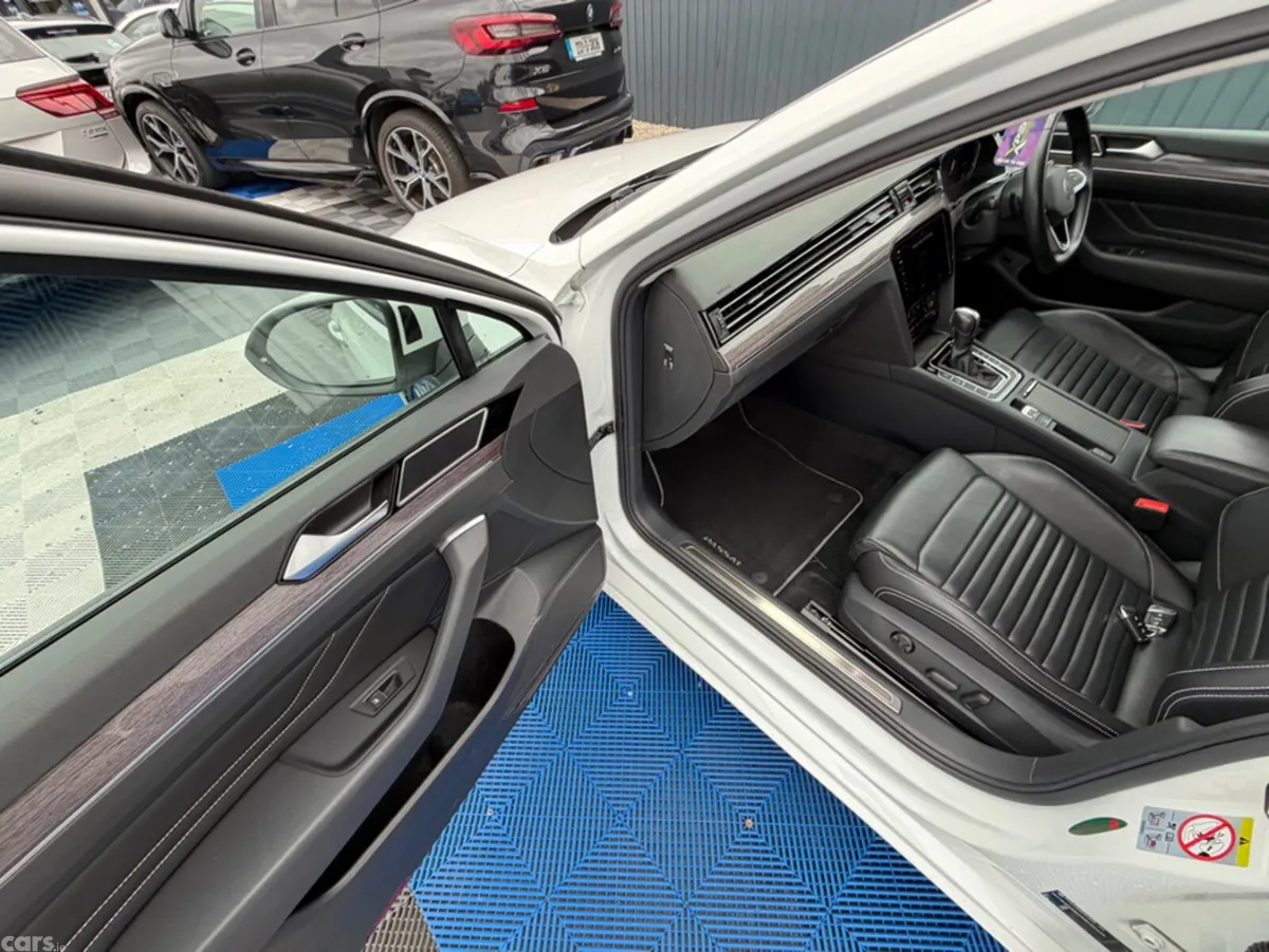 Volkswagen Passat Estate, Diesel, 2021, White