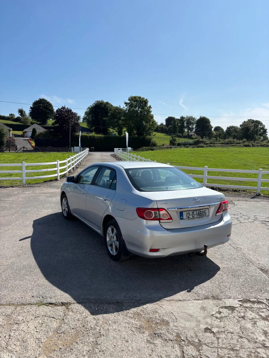 Toyota Corolla Saloon, Diesel, 2012, Silver