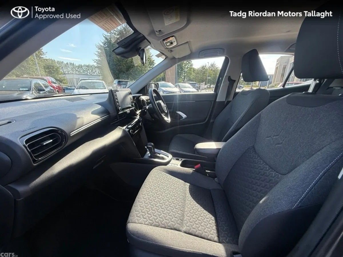 Toyota Yaris Cross Hatchback, Petrol Hybrid, 2023, Grey