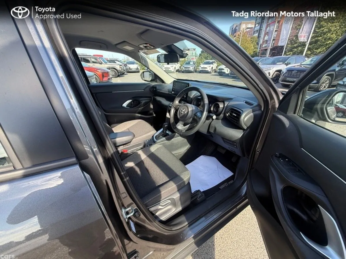 Toyota Yaris Cross Hatchback, Petrol Hybrid, 2023, Grey