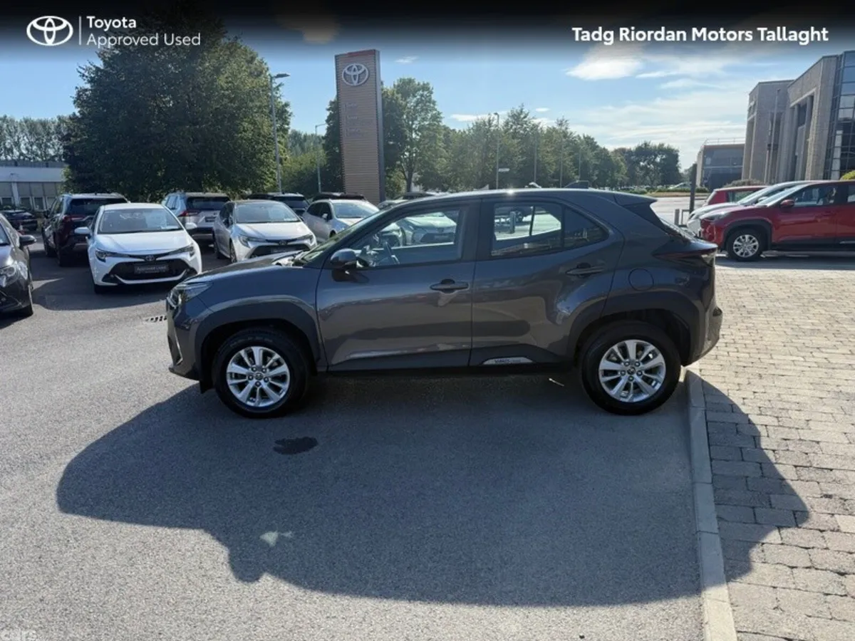 Toyota Yaris Cross Hatchback, Petrol Hybrid, 2023, Grey