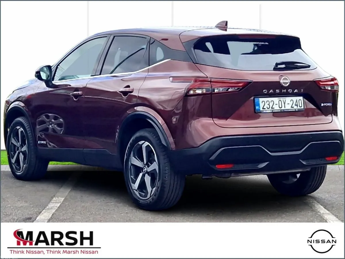 Nissan Qashqai MPV, Petrol Hybrid, 2023, Red