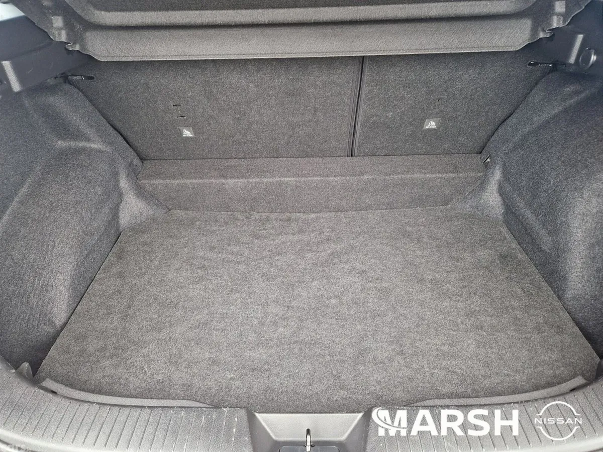 Nissan Qashqai MPV, Petrol Hybrid, 2023, Red
