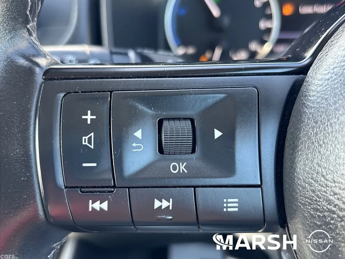 Nissan Qashqai MPV, Petrol Hybrid, 2023, Red