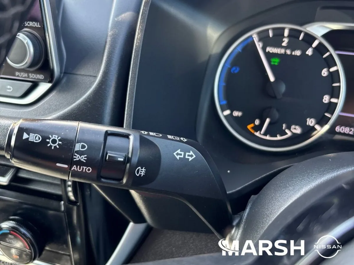Nissan Qashqai MPV, Petrol Hybrid, 2023, Red