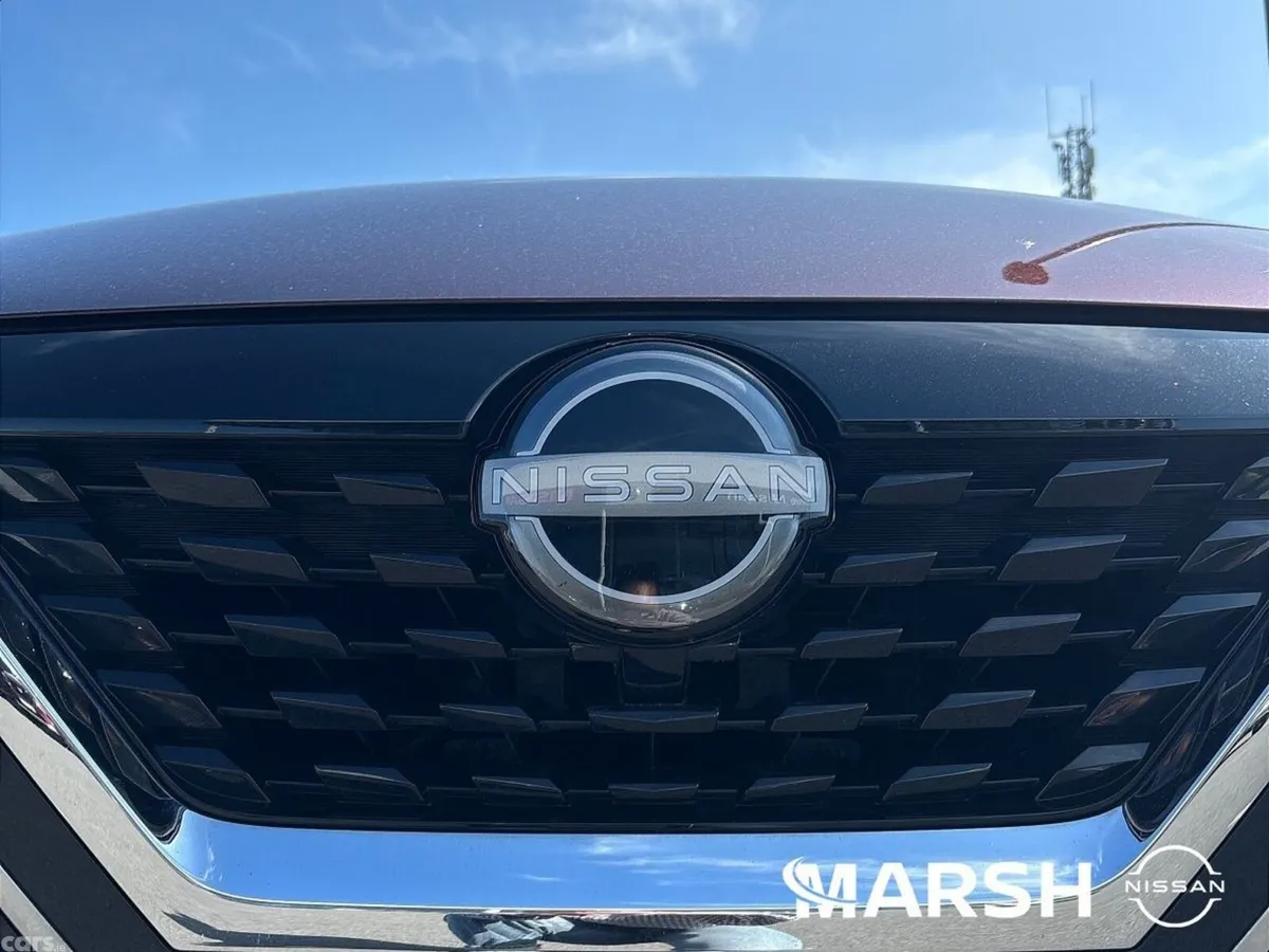 Nissan Qashqai MPV, Petrol Hybrid, 2023, Red