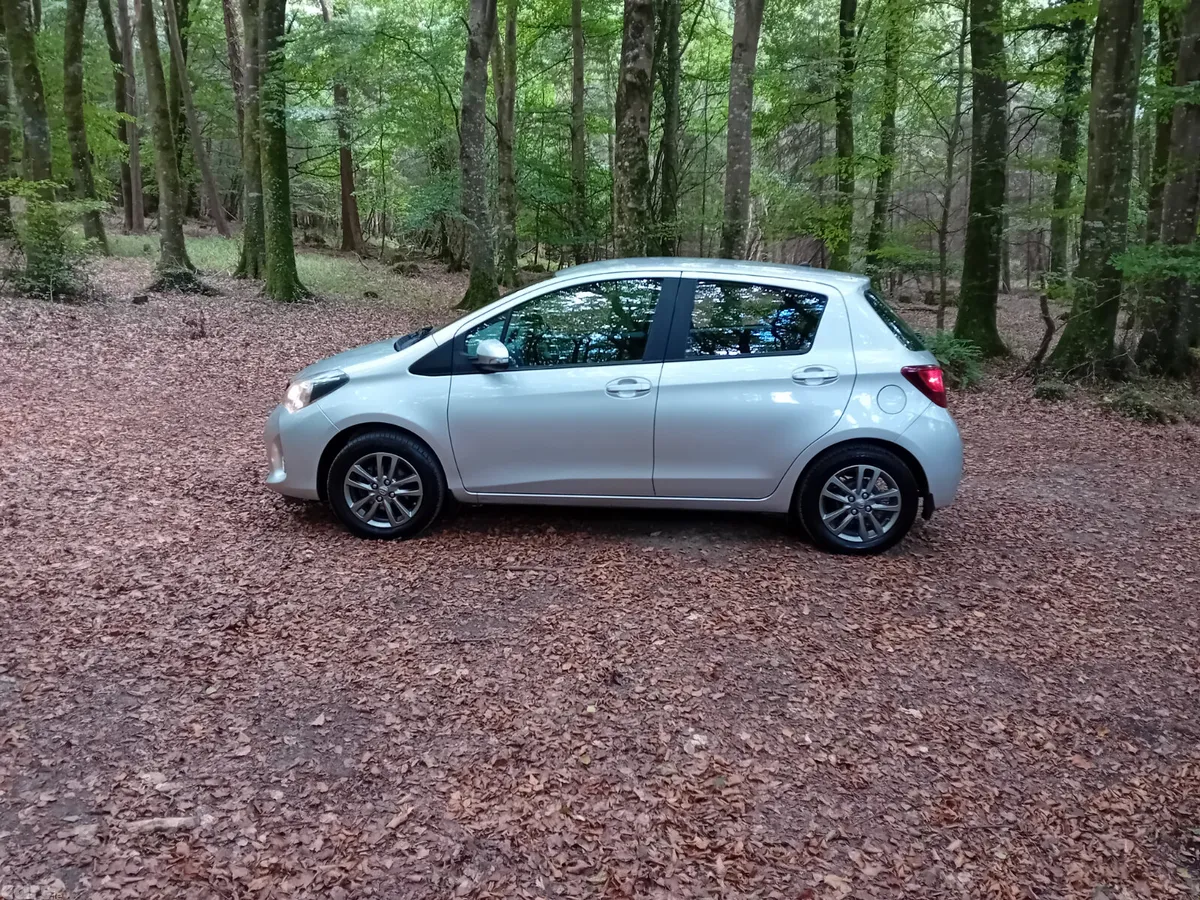 Toyota Yaris Hatchback, Petrol, 2017, Grey