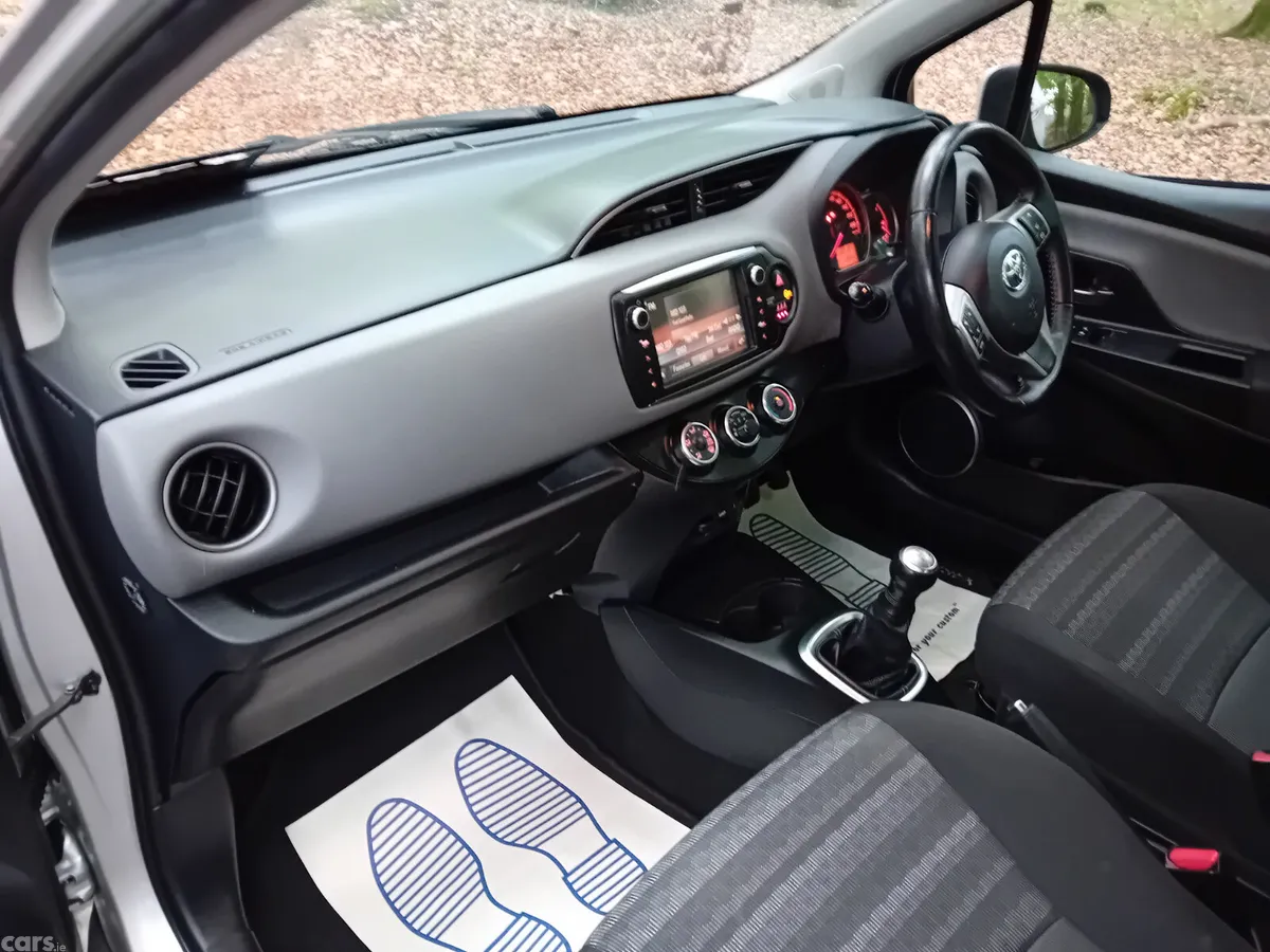 Toyota Yaris Hatchback, Petrol, 2017, Grey