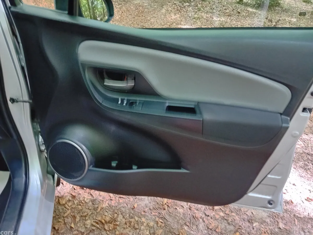 Toyota Yaris Hatchback, Petrol, 2017, Grey