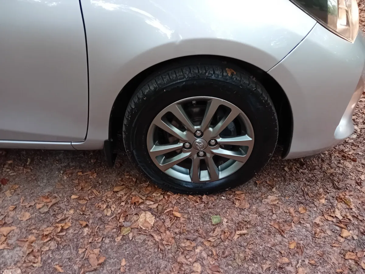 Toyota Yaris Hatchback, Petrol, 2017, Grey