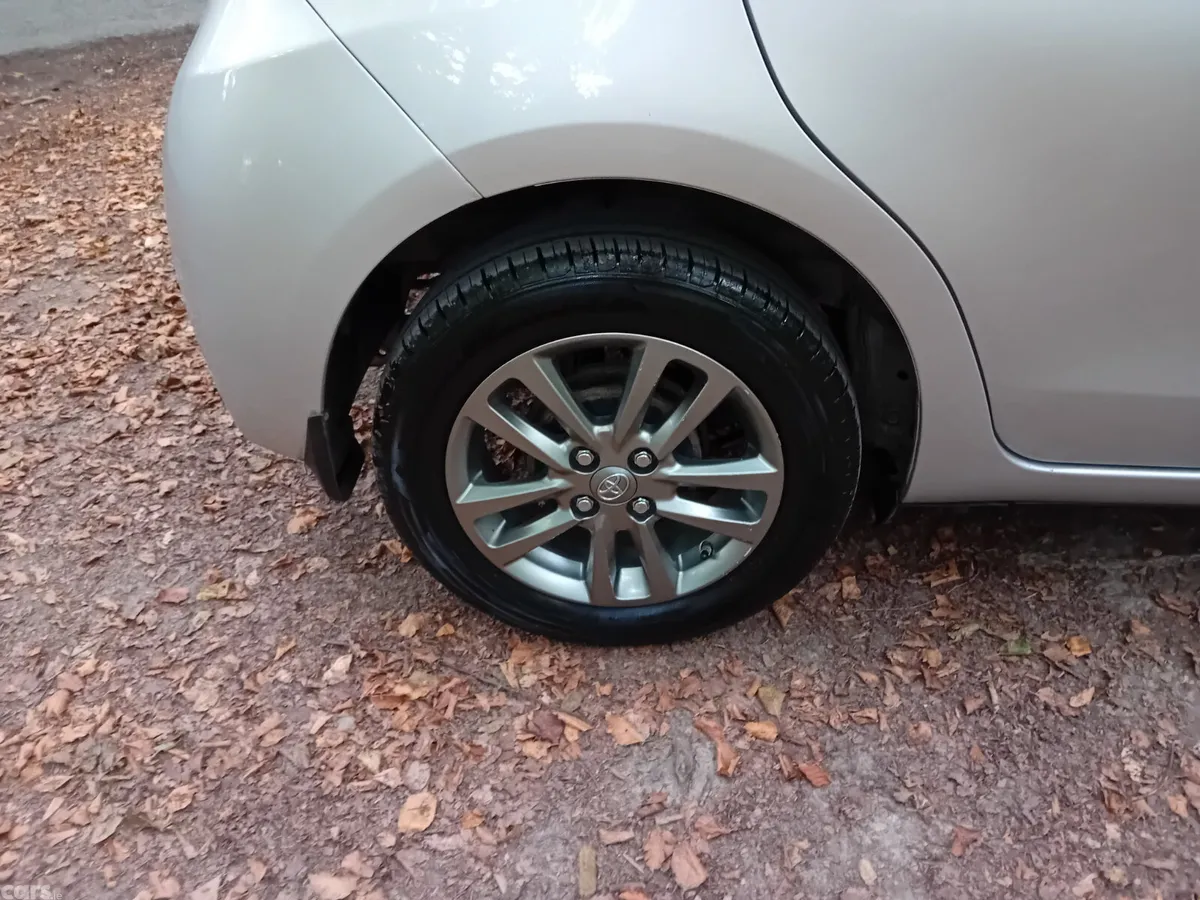 Toyota Yaris Hatchback, Petrol, 2017, Grey