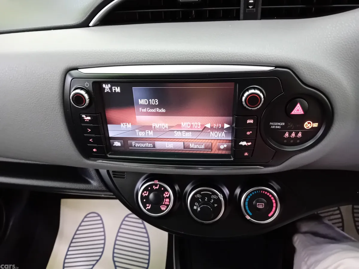 Toyota Yaris Hatchback, Petrol, 2017, Grey