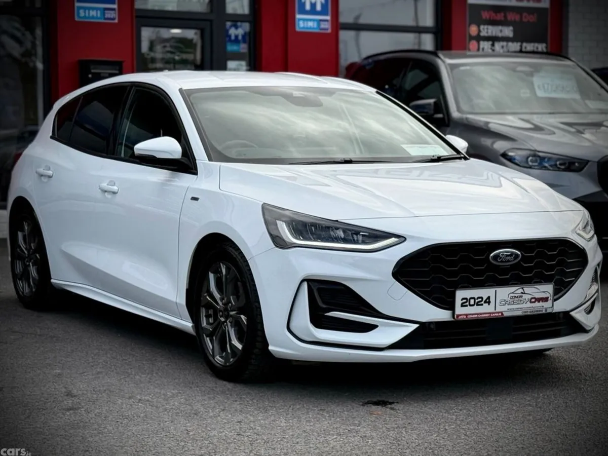 Ford Focus Hatchback, Petrol, 2024, White