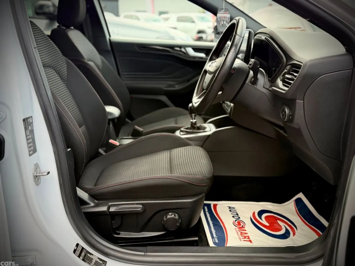 Ford Focus Hatchback, Petrol, 2024, White